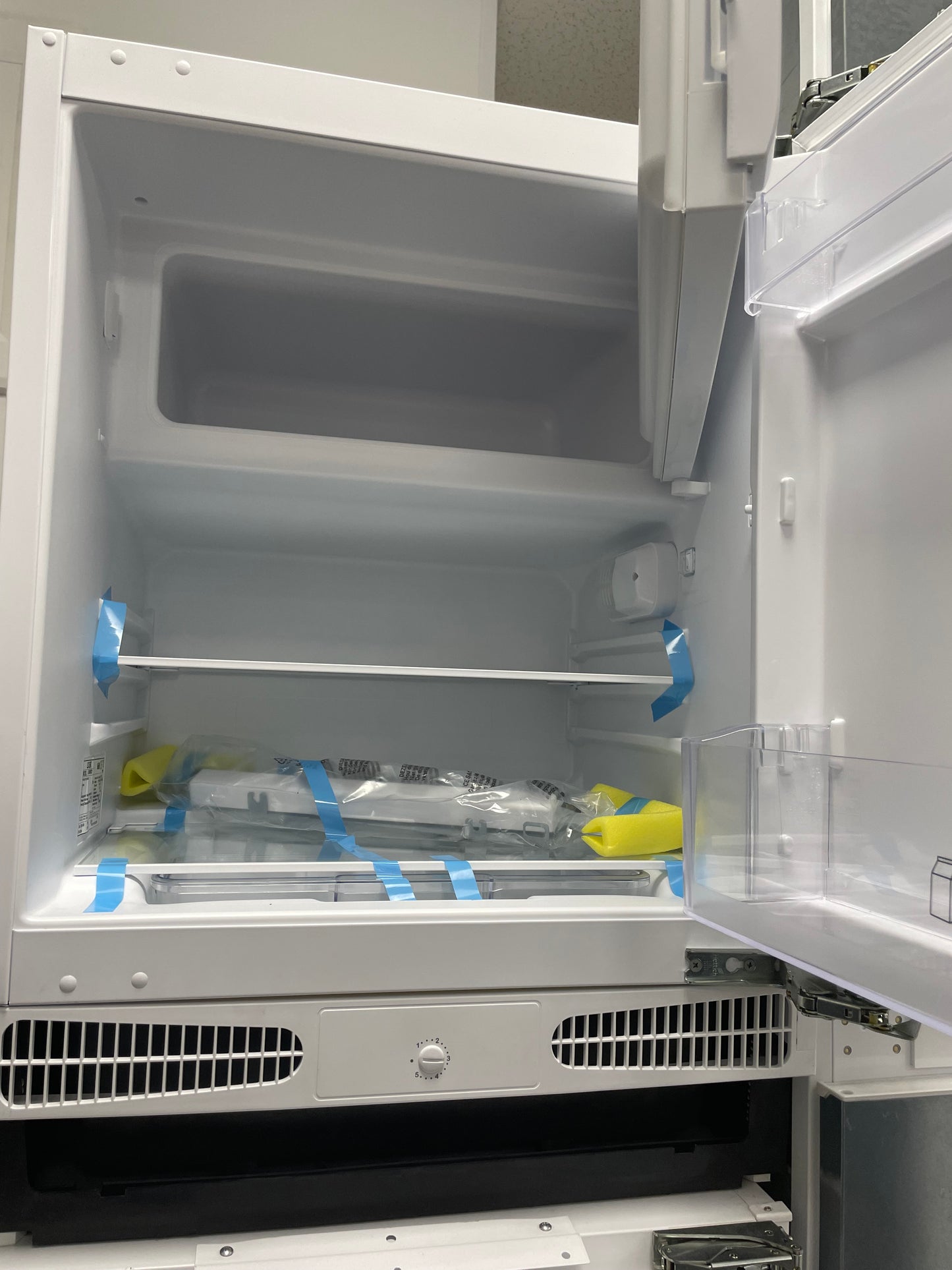 LOGIK LIR60W22 Integrated Undercounter Fridge - Fixed Hinge