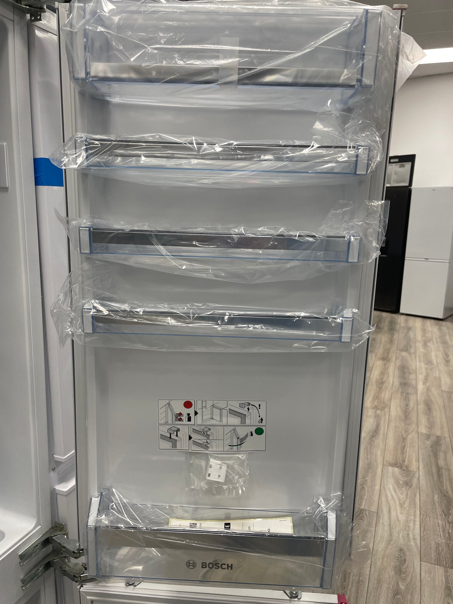 BOSCH Serie 6 KIS86AFE0G 60/40 Integrated Fridge Freezer - Fixed Hinge