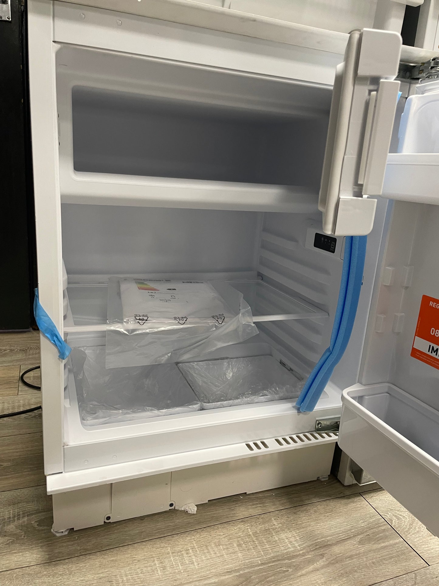INDESIT IF A1.UK 1 Integrated Undercounter Fridge