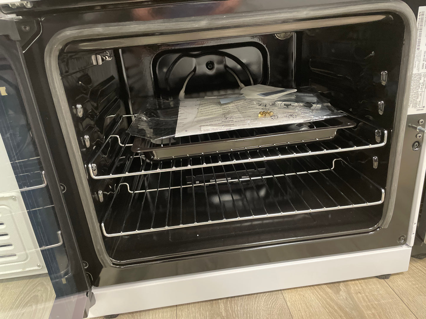 LOGIK LFTG60W22 60 cm Gas Cooker - White