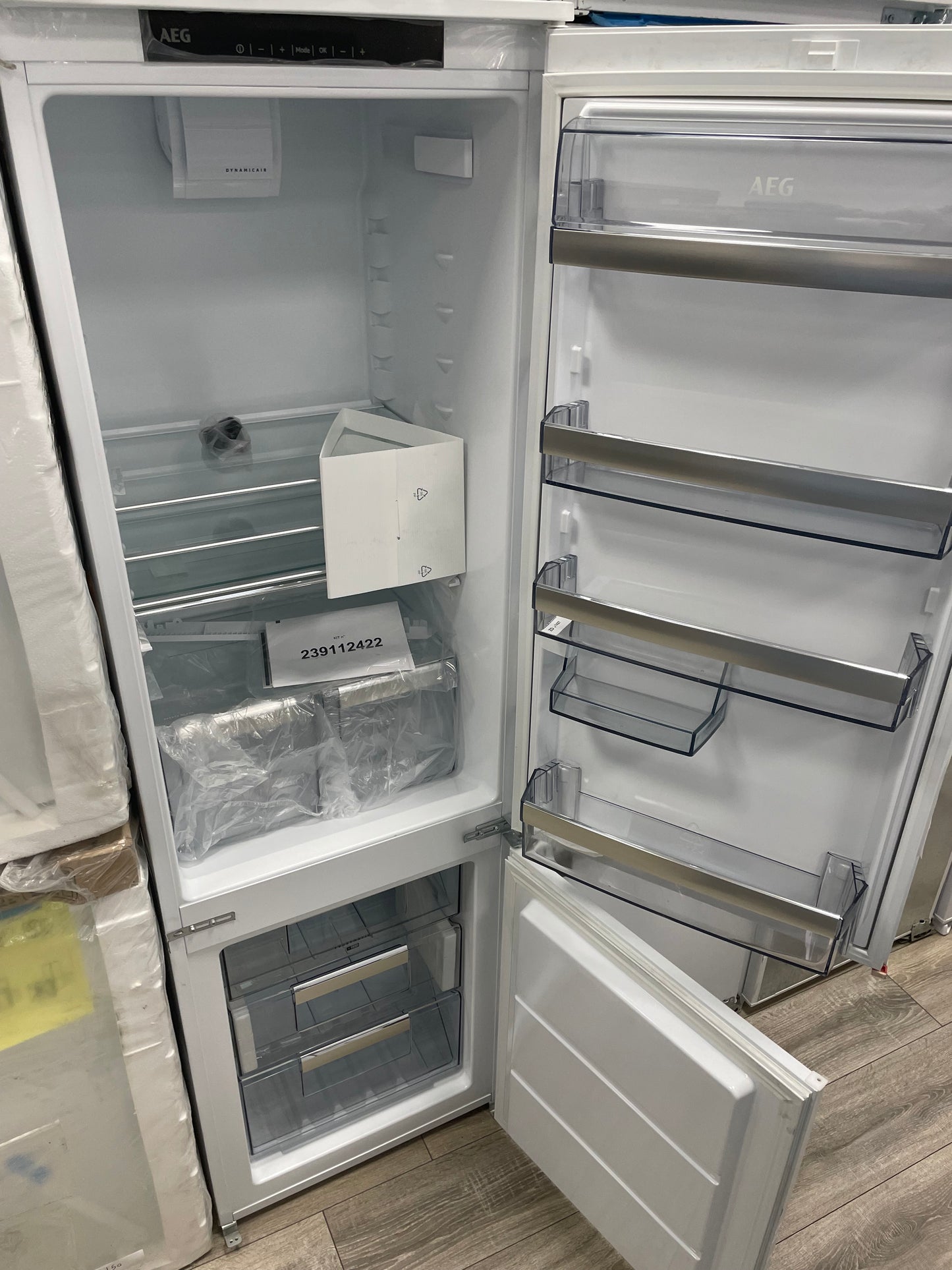AEG SCE818F6TS 177cm Built In Fridge Freezer