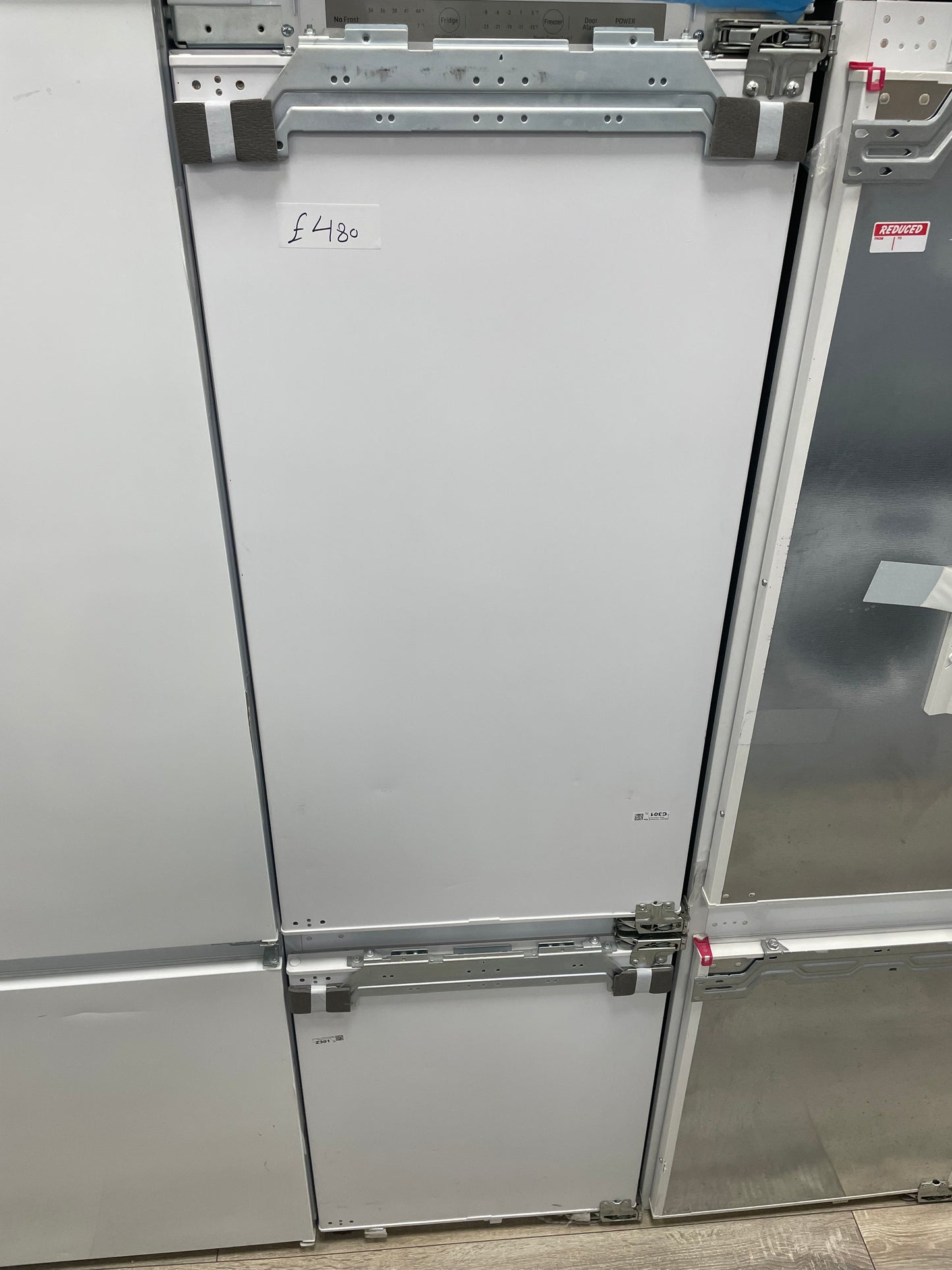 Samsung BRB26615FWW_WH Built-in Frost free Fridge freezer - White