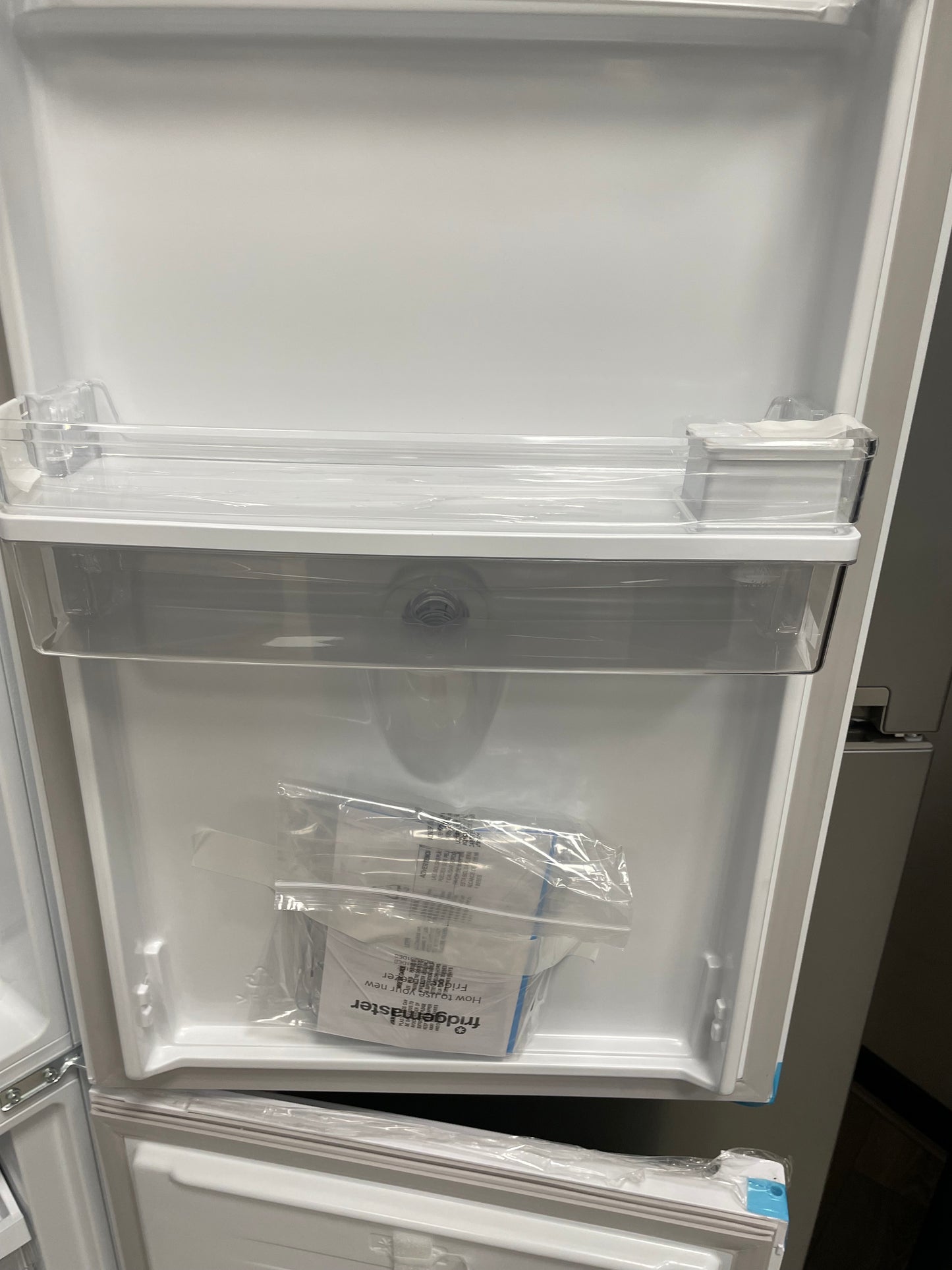 Fridgemaster MC55251DE 182cm 50/50 No Frost Fridge Freezer - White - E Rated