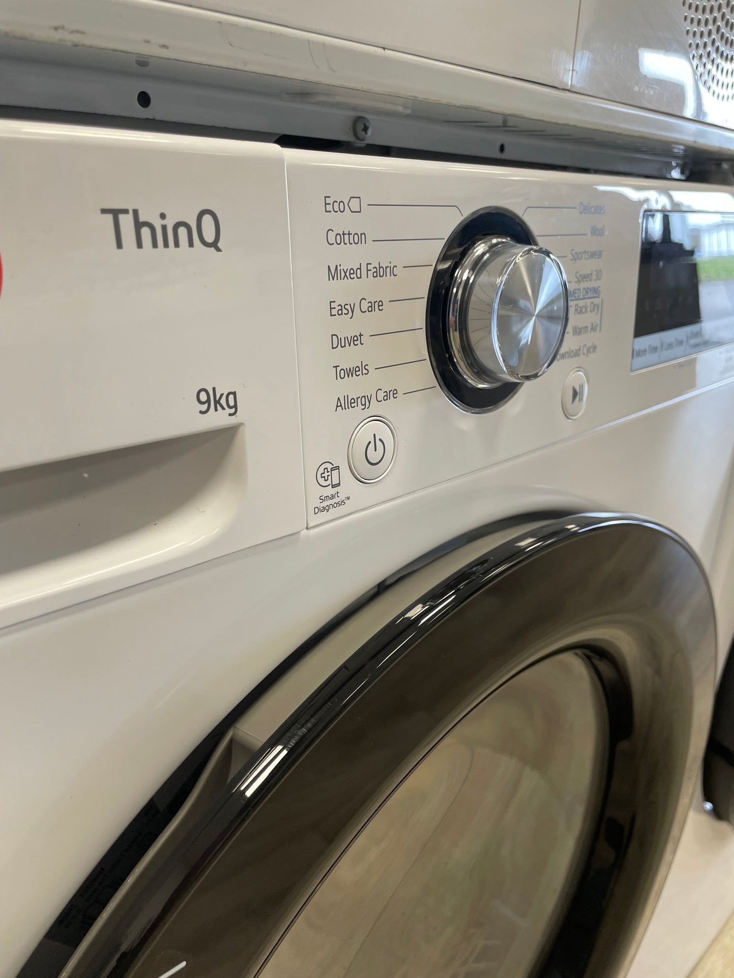 LG Dual Inverter FDC309W WiFi-enabled 9 kg Heat Pump Tumble Dryer - White