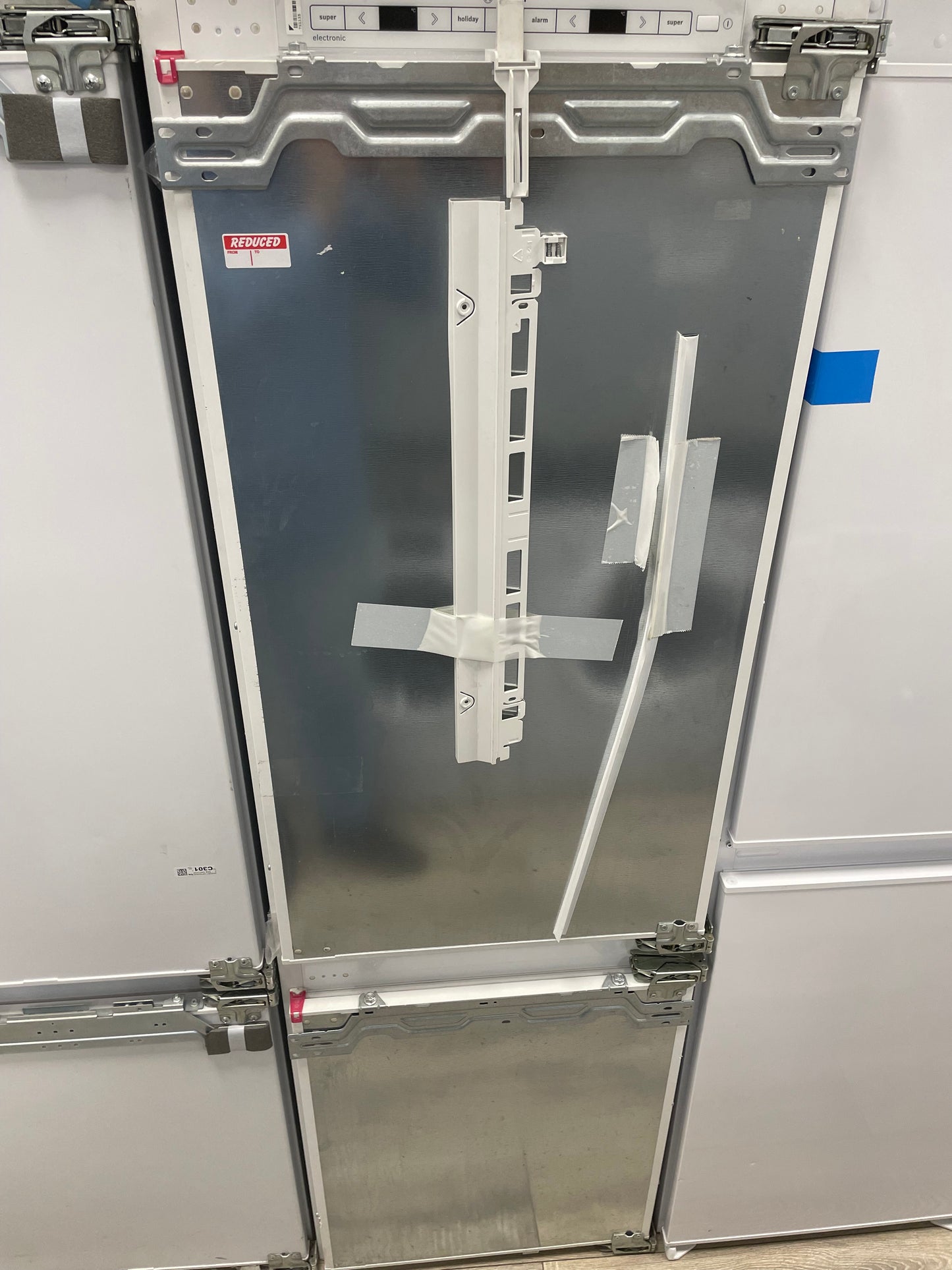 BOSCH Serie 6 KIS86AFE0G 60/40 Integrated Fridge Freezer - Fixed Hinge