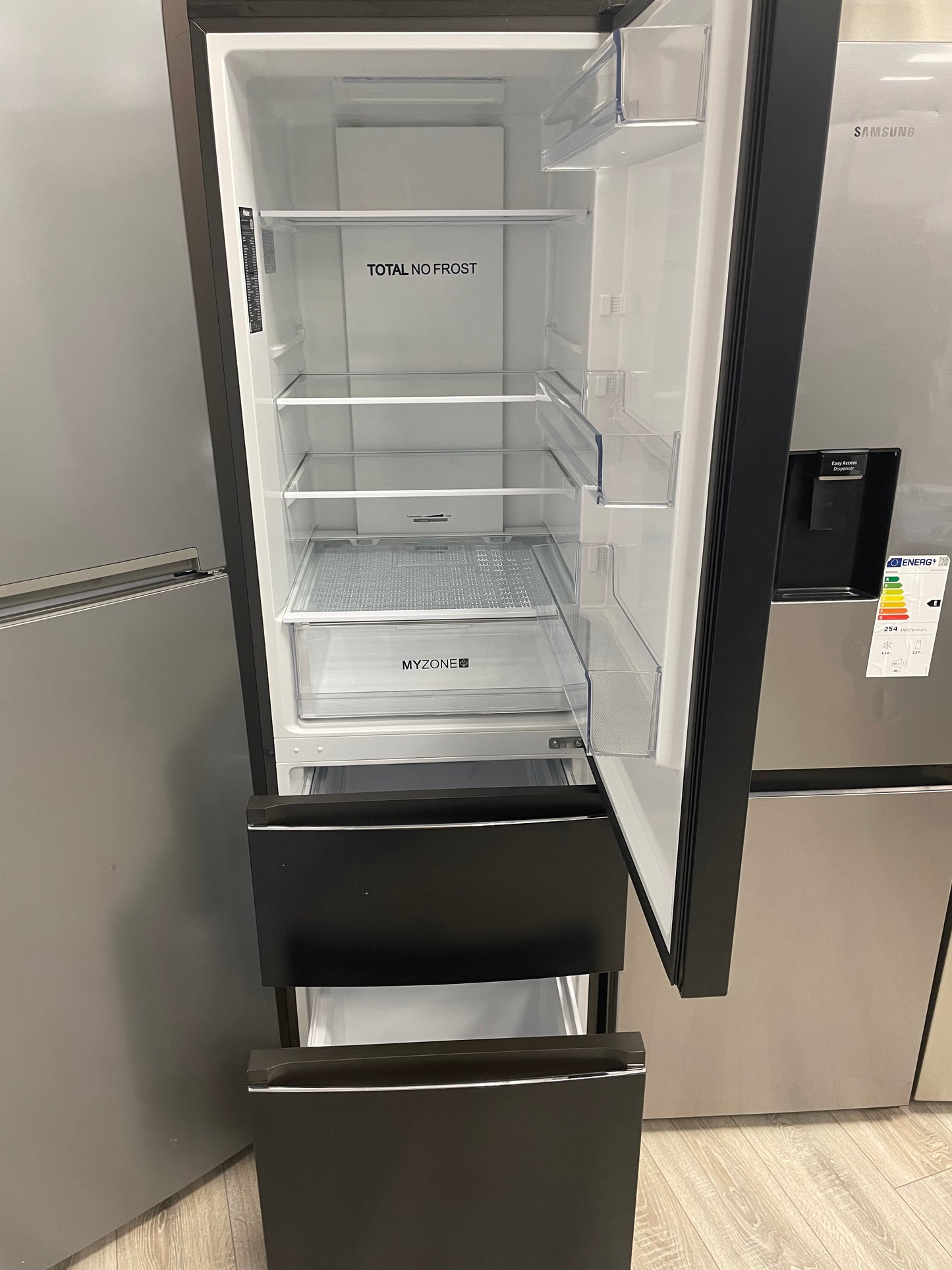 Haier HTR3619ENPB(UK) Freestanding 348 L E Black