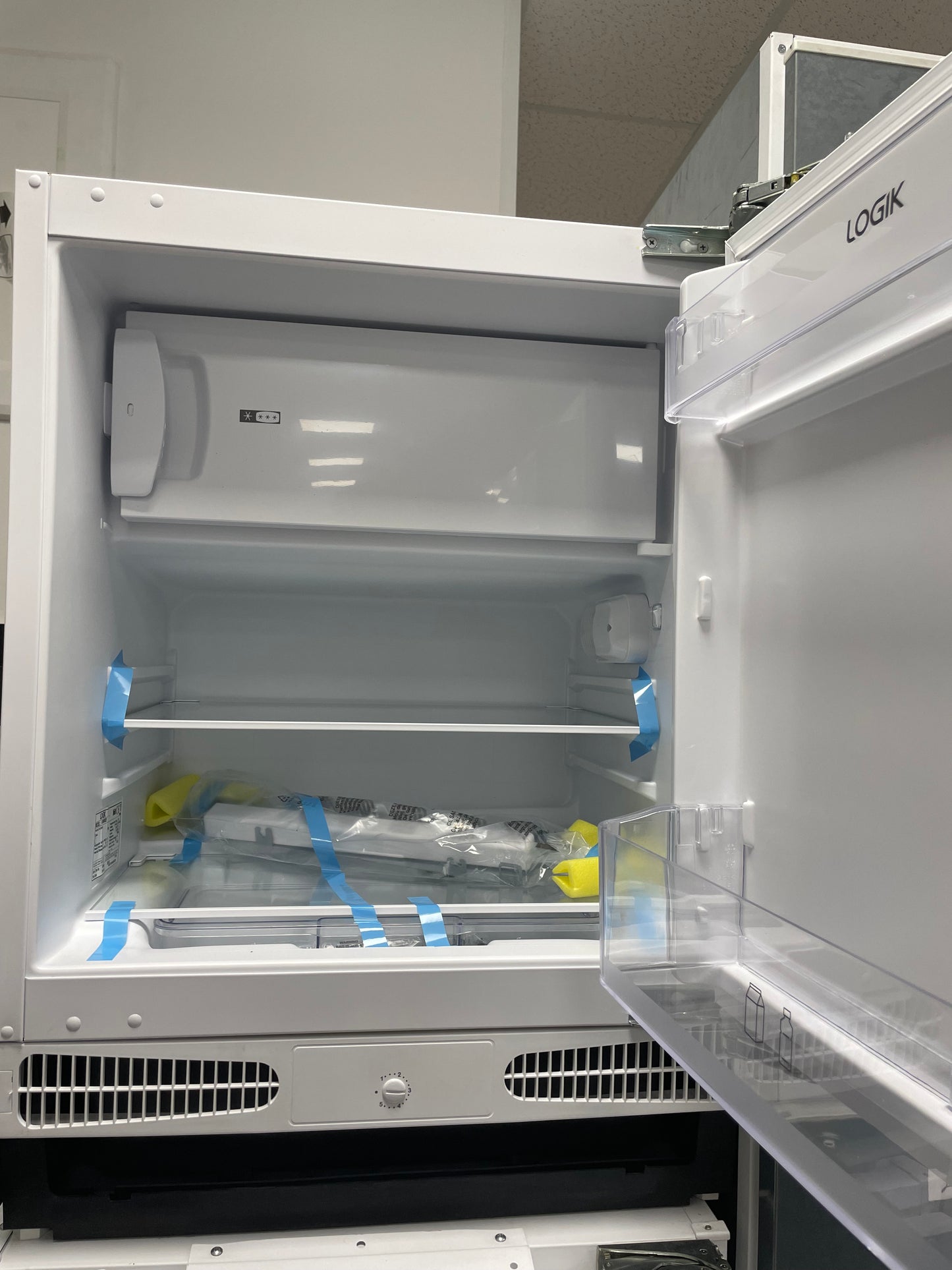 LOGIK LIR60W22 Integrated Undercounter Fridge - Fixed Hinge