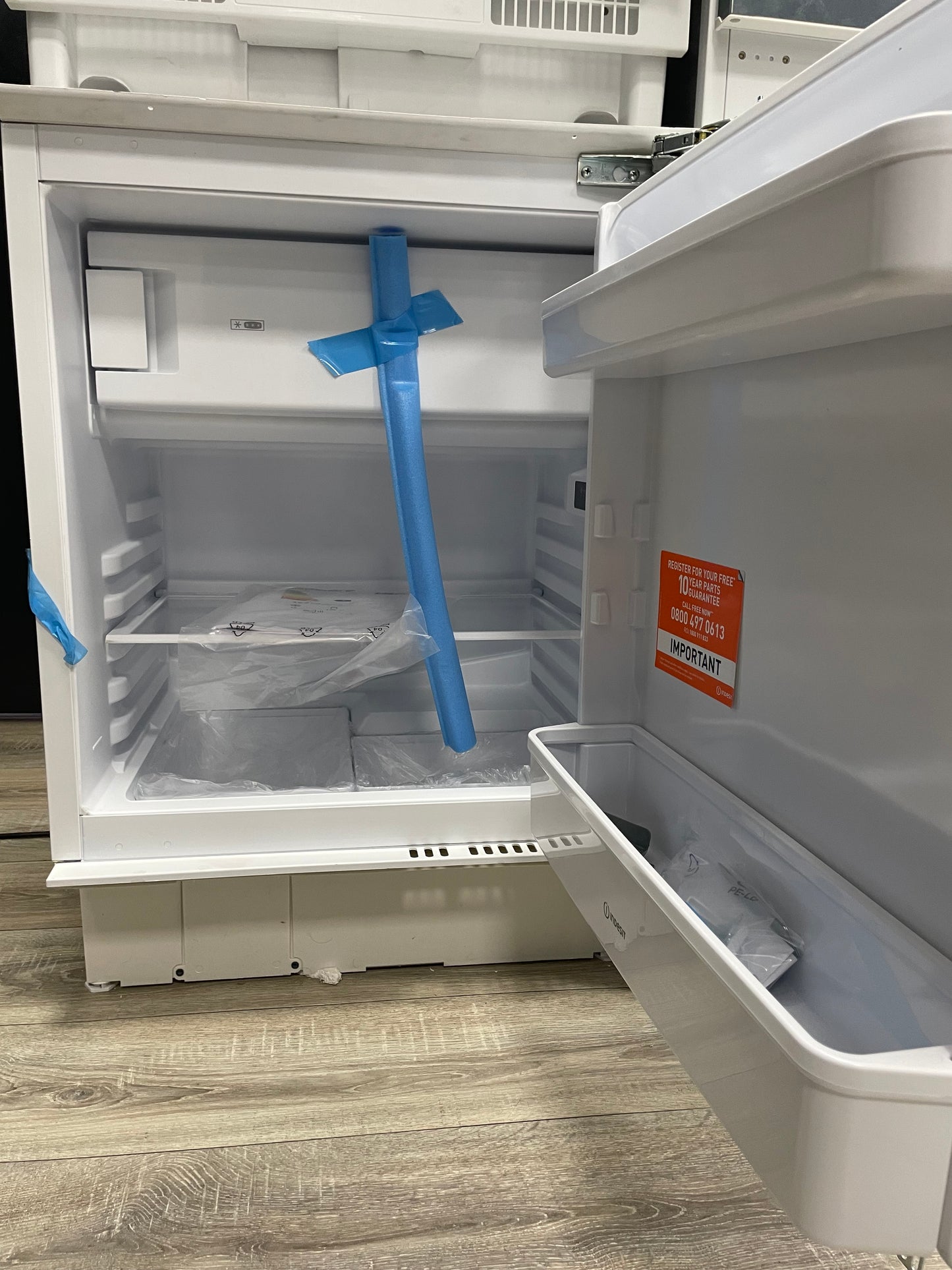INDESIT IF A1.UK 1 Integrated Undercounter Fridge