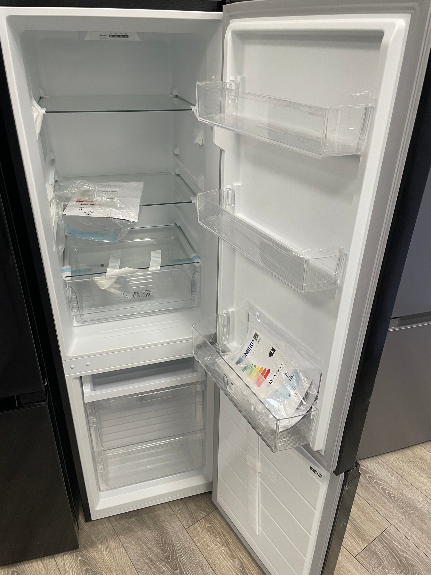 LOGIK LFC50B23 60/40 Fridge Freezer - Black
