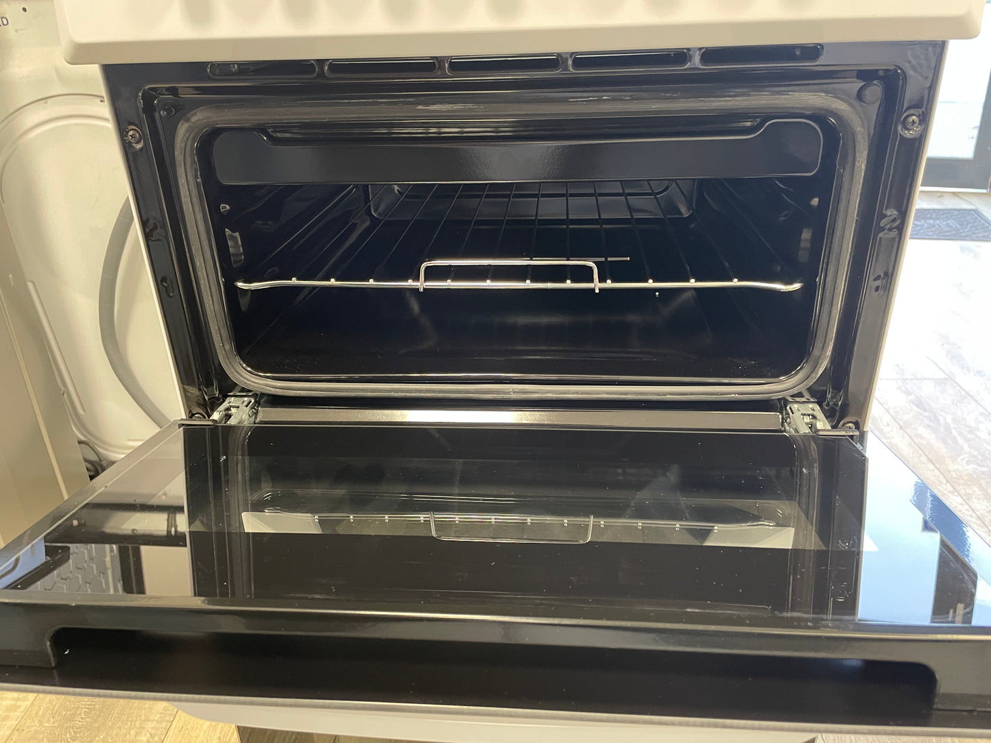 LOGIK LFTC50W23 50 cm Electric Ceramic Cooker - White