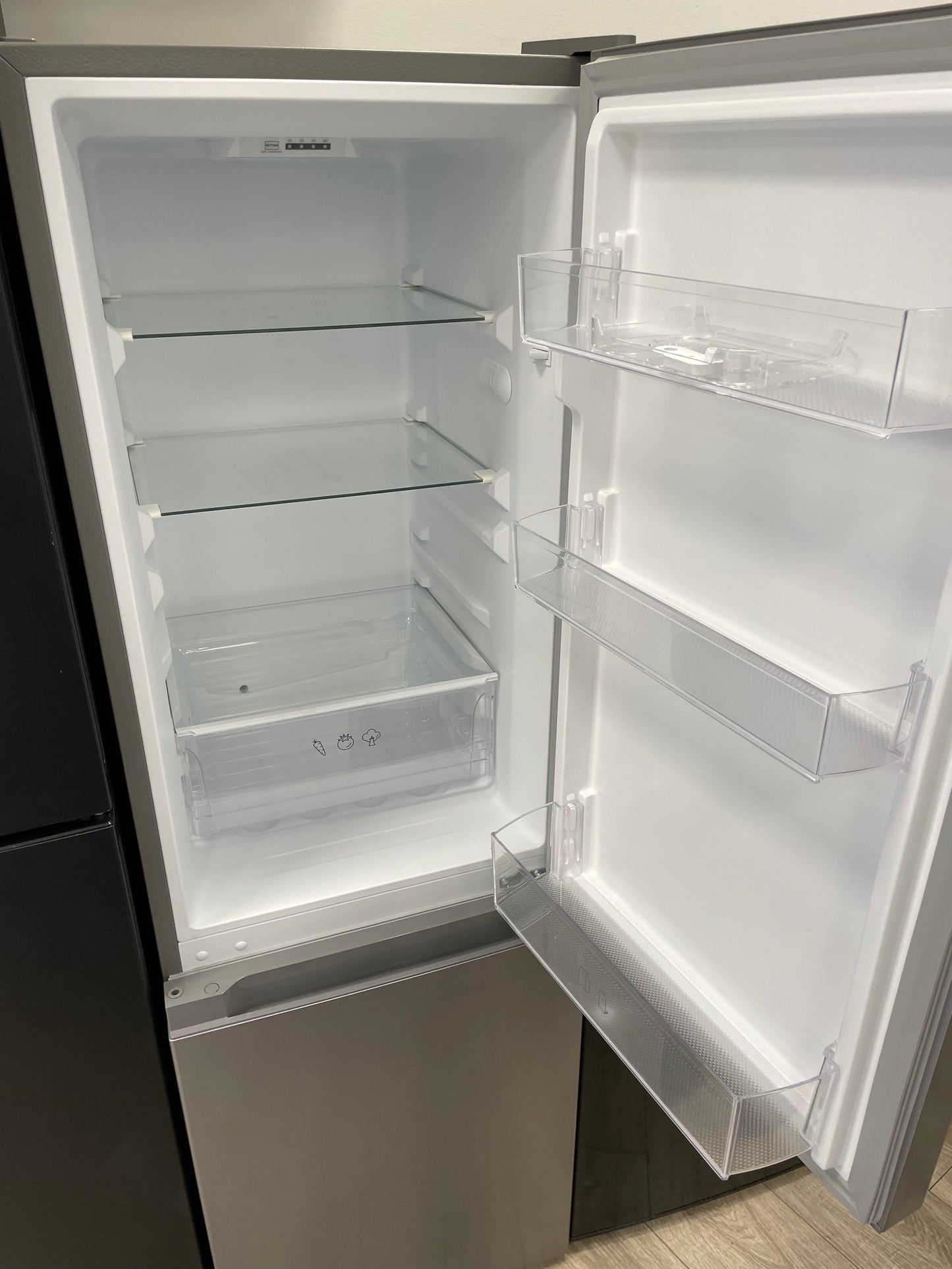 LOGIK LFC50S23 60/40 Fridge Freezer - Silver