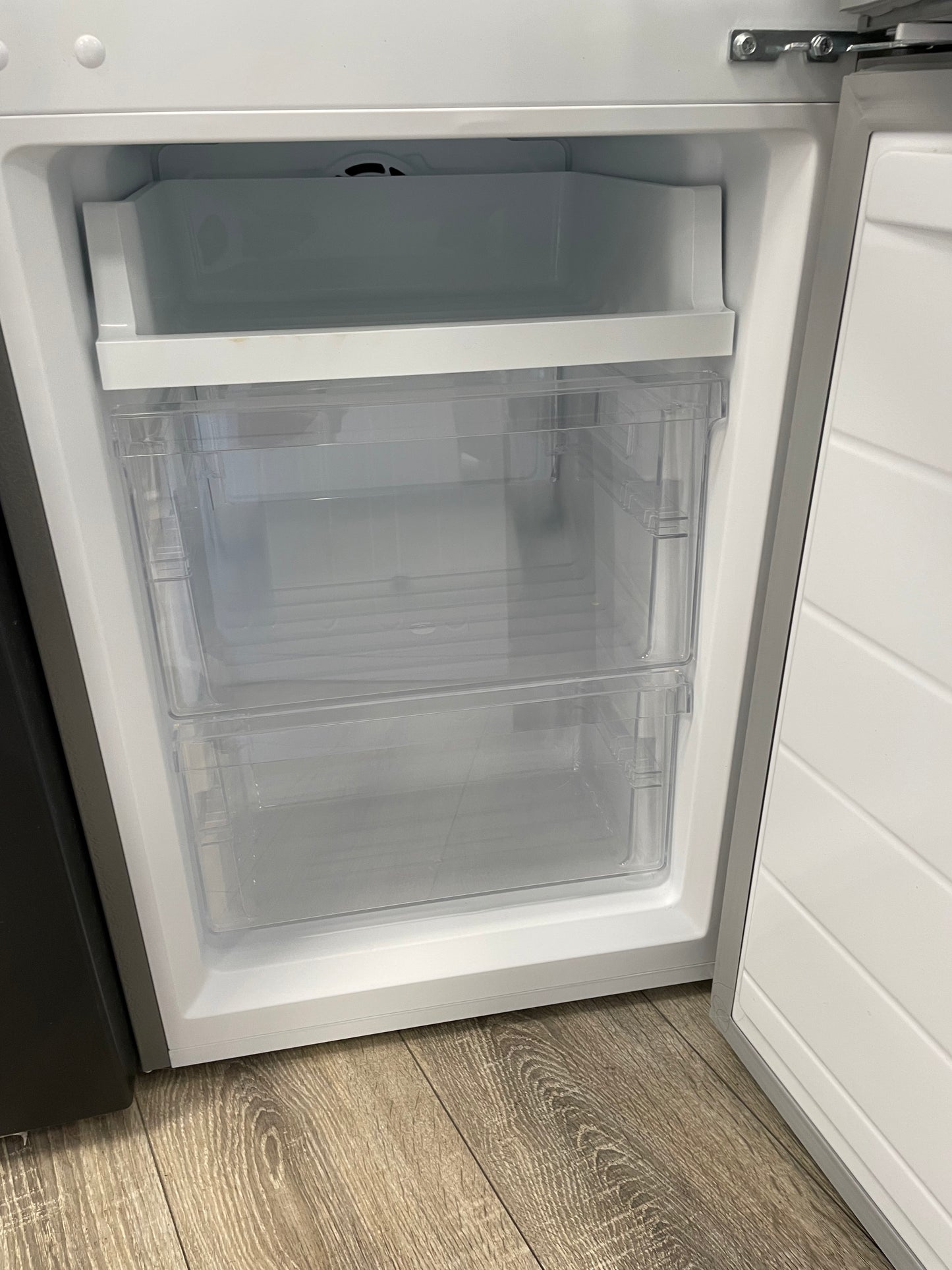 LOGIK LFC50S23 60/40 Fridge Freezer - Silver