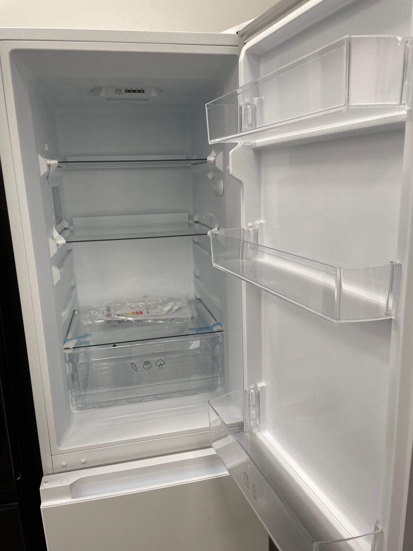 LOGIK LFC50W23 60/40 Fridge Freezer - White