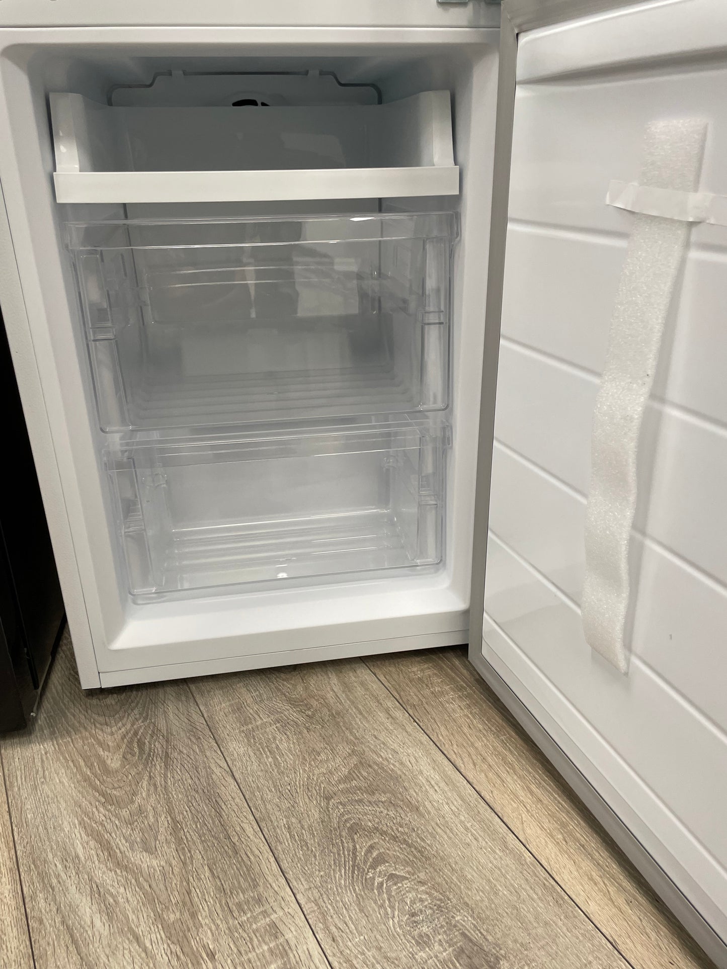 LOGIK LFC50W23 60/40 Fridge Freezer - White