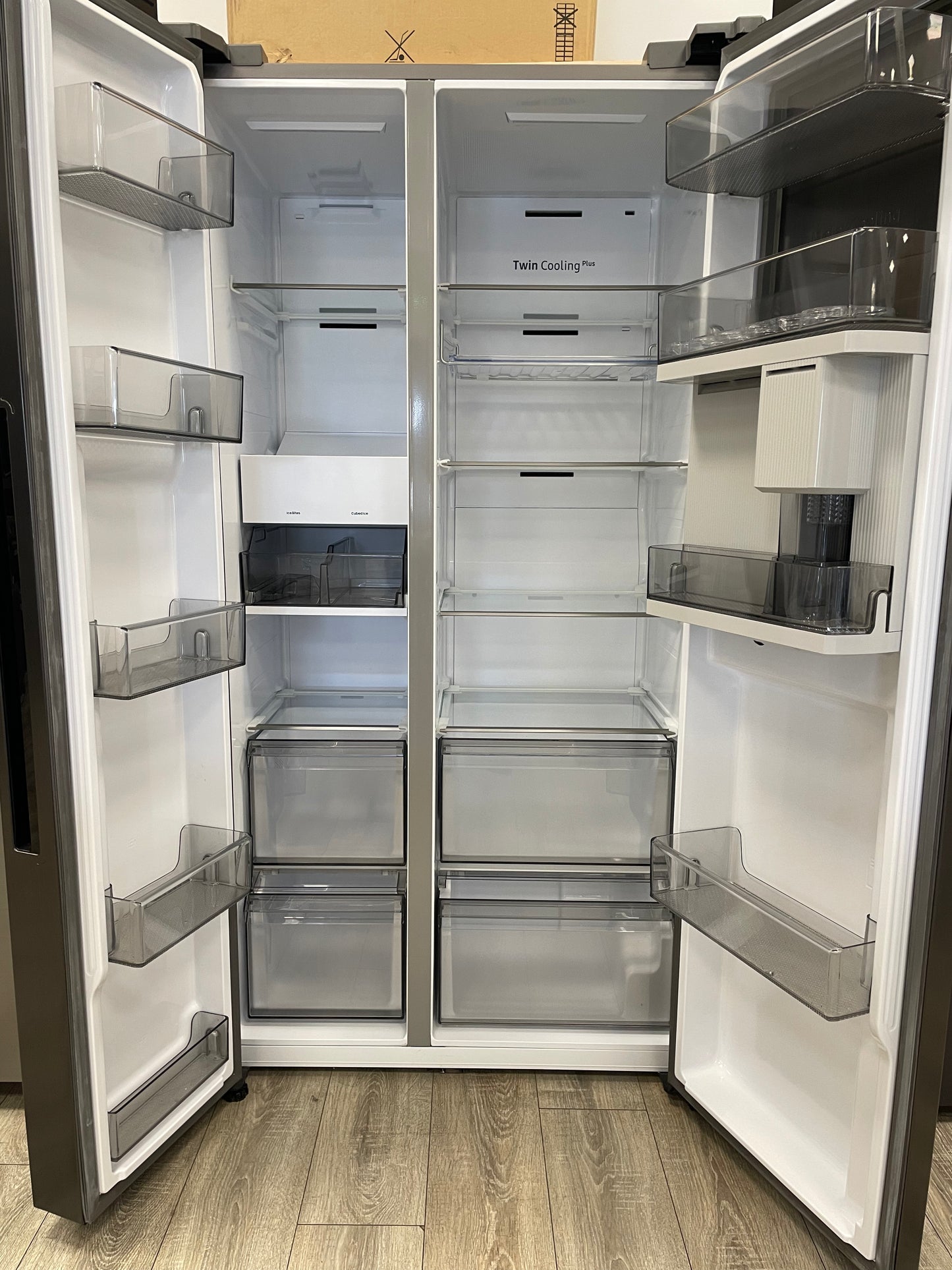 SAMSUNG Series 9 Beverage Center RH69B8931B1/EU American-Style Fridge Freezer - Black Stainless
